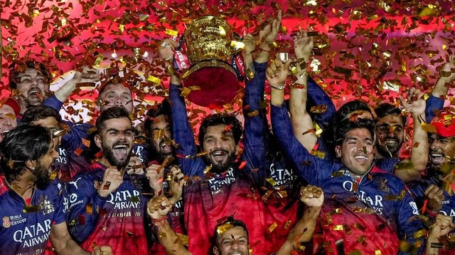 RCB की पहली IPL Trophy जीत पर क्या बोले Dhoni?
