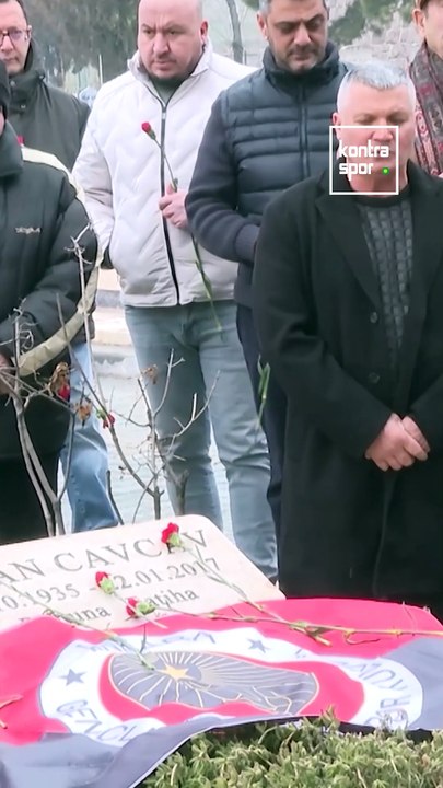 İlhan Cavcav kabri başında anıldı