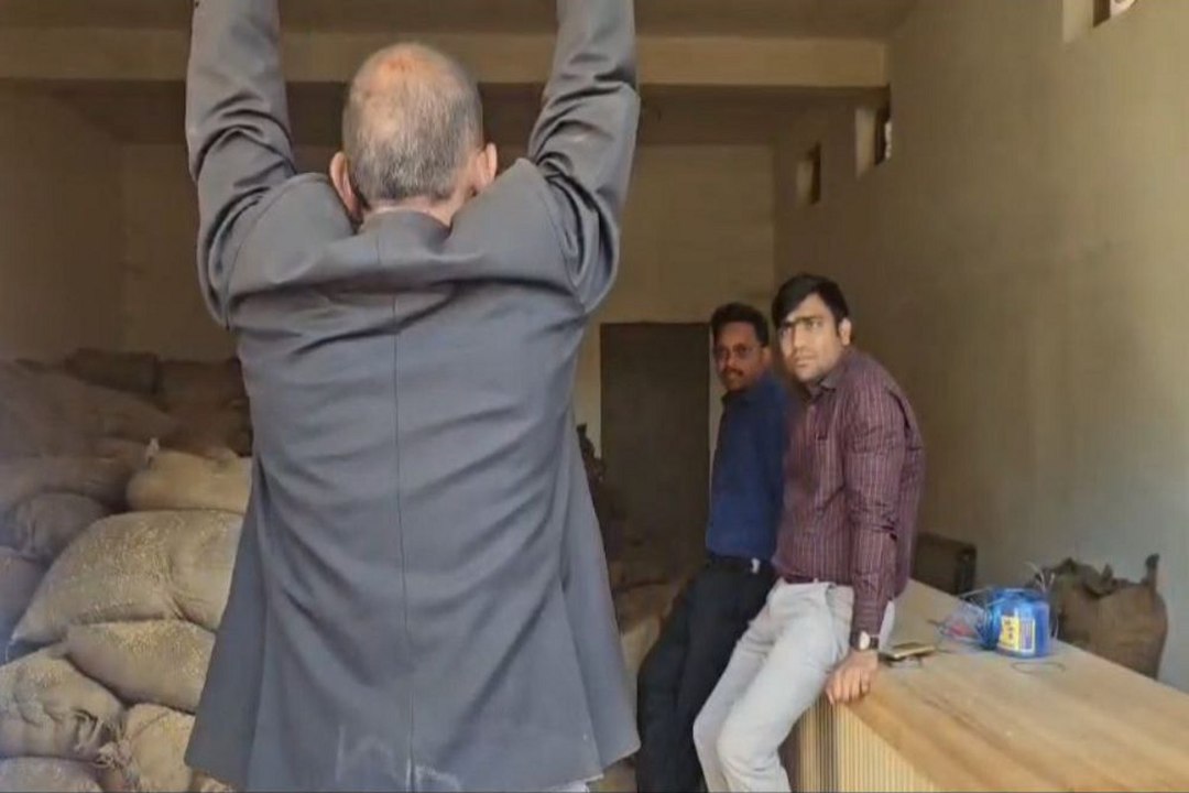 Video: भाजपा नेता अधिवक्ता ने नायब तहसीलदार को दी धमकी, कहा- आपके जैसे रोज 5 अधिकारी आते हैं, …बाजा बजा दूंगा…