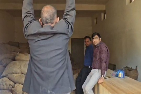 Video: भाजपा नेता अधिवक्ता ने नायब तहसीलदार को दी धमकी, कहा- आपके जैसे रोज 5 अधिकारी आते हैं, …बाजा बजा दूंगा…