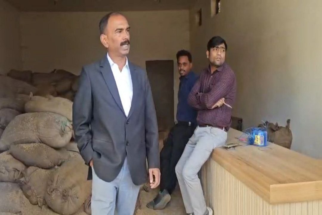 Video: भाजपा नेता अधिवक्ता ने नायब तहसीलदार को दी धमकी, कहा- आपके जैसे रोज 5 अधिकारी आते हैं, …बाजा बजा दूंगा…
