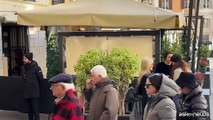 Ultimo giorno di camera ardente, ancora in coda per Valentino