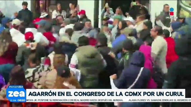Diputados de Morena protagonizan agarrón en el Congreso de la CDMX por un curul