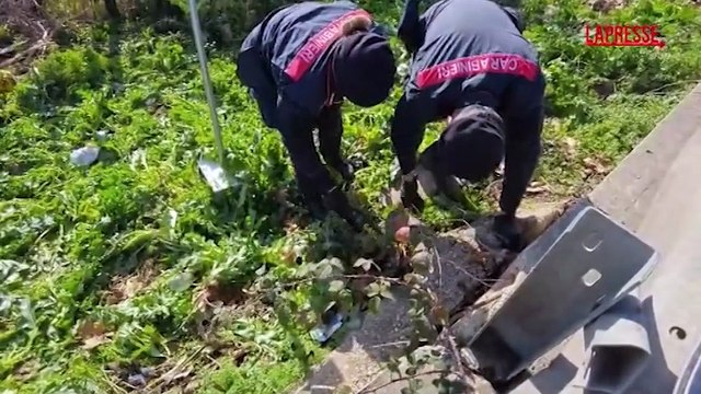 Femminicidio Anguillara, le ricerche dell'arma del delitto col metal detector