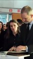 Los Reyes firman en el libro de condolencias de la Junta de Andalucía en FITUR por el accidente de tren