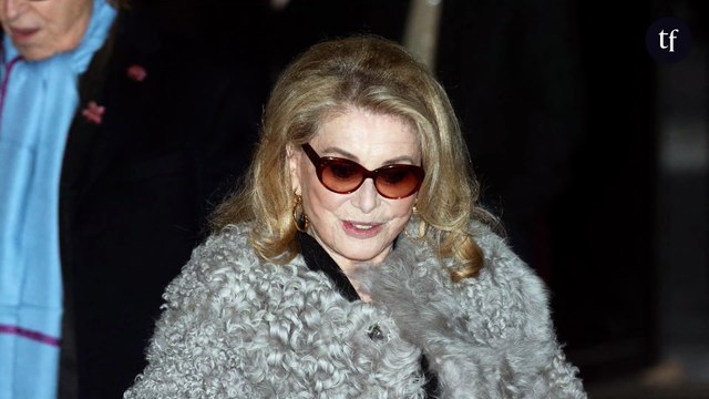 Elle a tellement minci ! : Catherine Deneuve iconique à ce défilé mais les internautes ne commentent que son physique