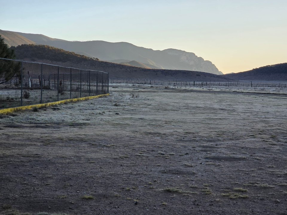 El hielo regresa a cubrir la Ciénega del Toro en Galeana, Nuevo León
