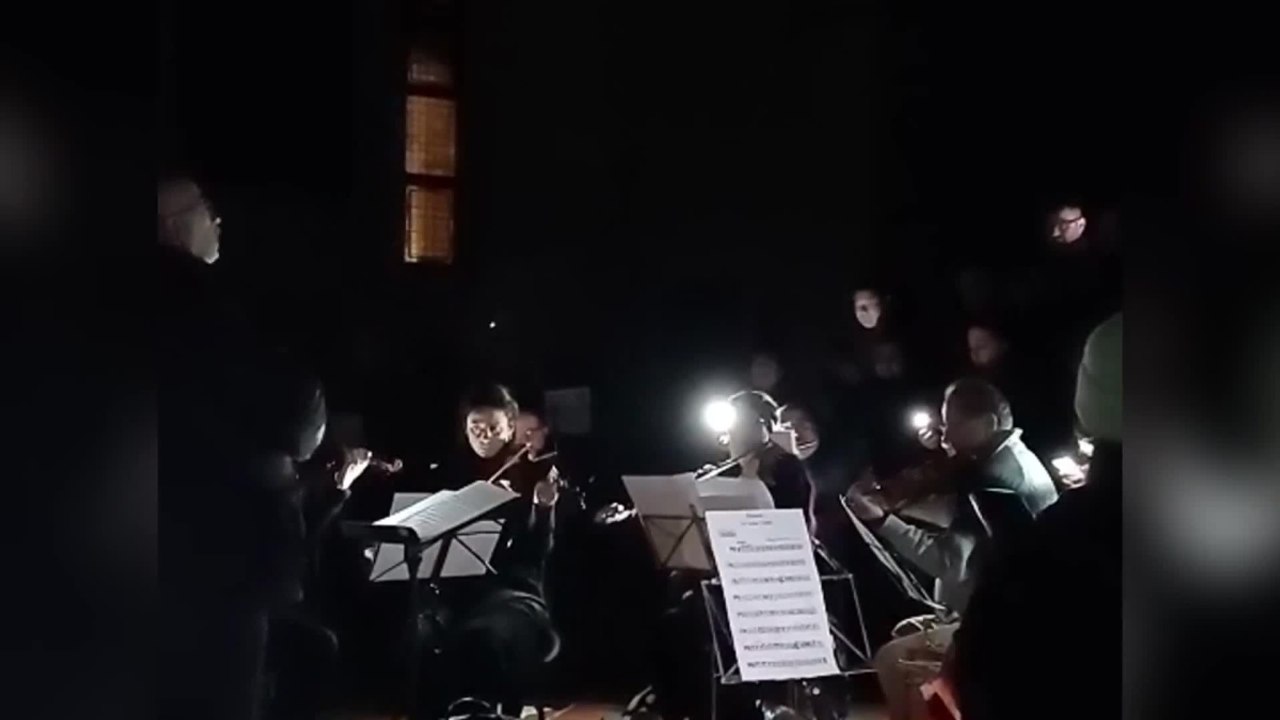 «Ave Verum» nel buio: l'emozione della musica e dell'impegno civile per il popolo iraniano