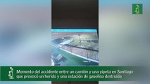 Momento del accidente entre un camión y una yipeta en Santiago que provocó un herido y una estación de gasolina destruida