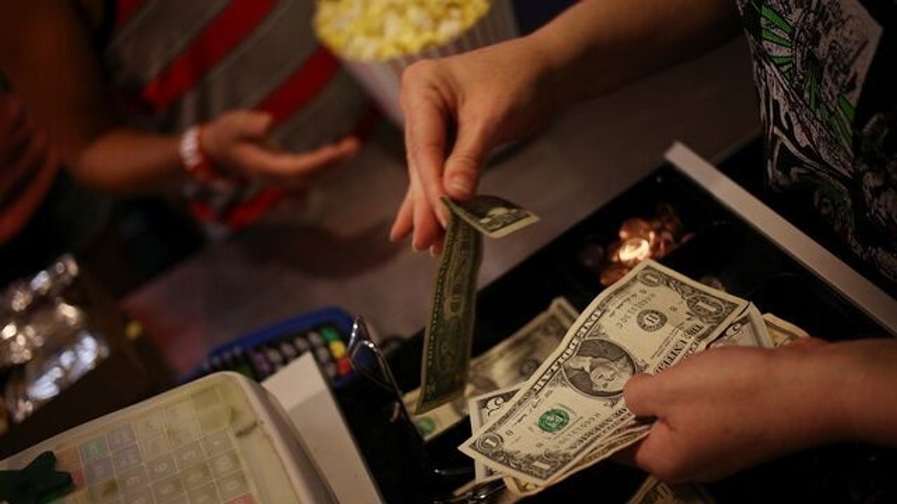US Consumer Spending Rises at Solid Pace in November
