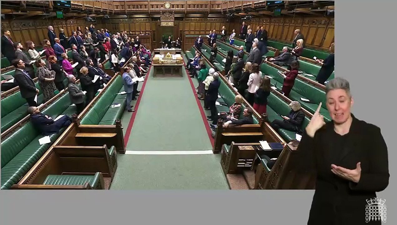 MP Damian Hinds quizzes minister on social media ban