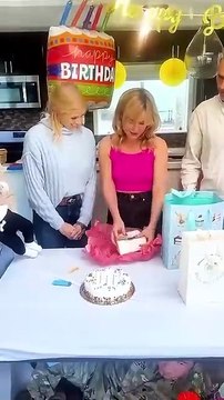 Emotional homecoming surprise, watch this heartwarming moment!🤩🥹🥰