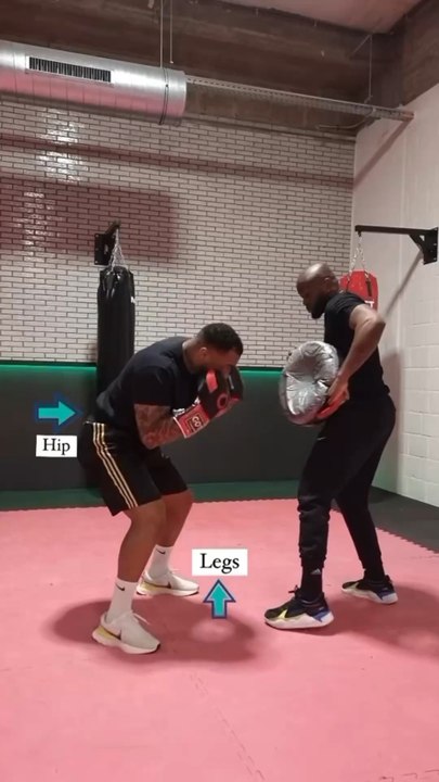 In this video, I show why hip rotation is key for a powerful uppercut 🥊Power starts from the legs, flows through the hips, core, and ends in the fist. This kinetic chain creates speed, impact, and balance 💥
