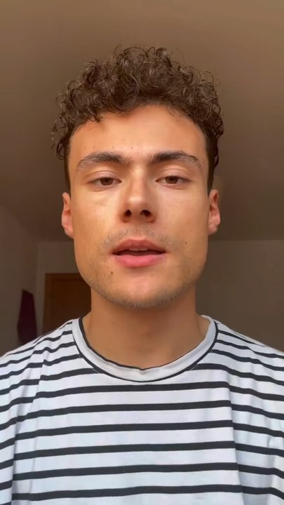 Pourquoi les magiciens font toujours des tours avec des cartes ?