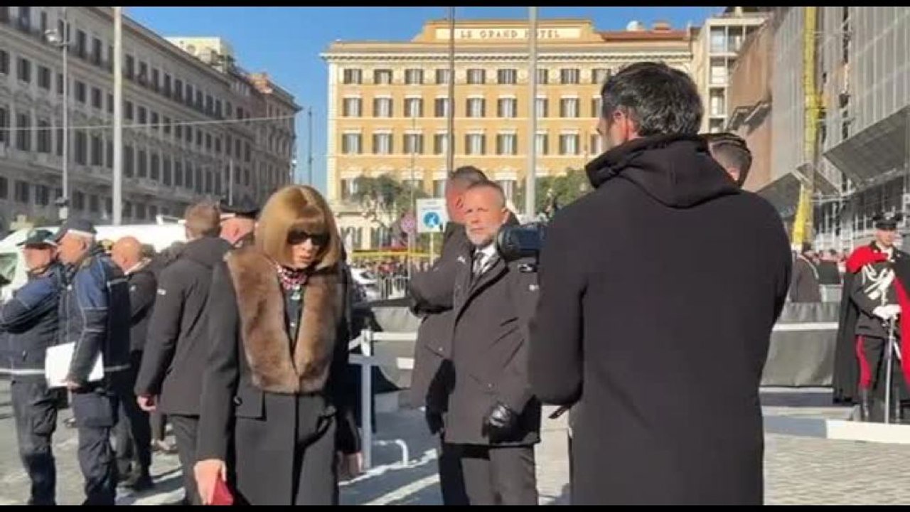 Anna Wintour, Tom Ford e Donatella Versace per l'addio a Valentino