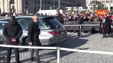 Funerali di Valentino, l'arrivo del feretro alla Basilica di Santa Maria degli Angeli a Roma