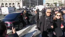 Funerale di Valentino, gli arrivi dei personaggi famosi
