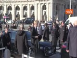 Funerali di Valentino a Roma, l'arrivo del compagno Hoeksema e dell'ex compagno Giammetti