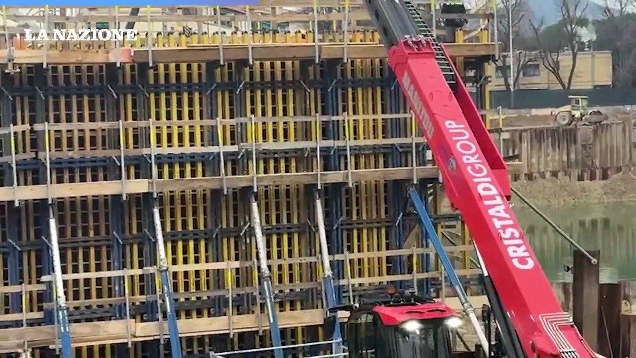 Firenze e il nuovo ponte sull'Arno: verso il clou degli imponenti lavori. Assemblaggio spettacolare