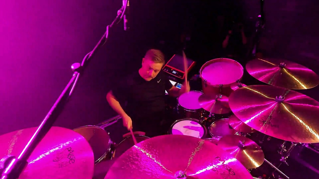 The Lamb Lies Down on Broadway (Genesis song) - Steve Hackett (live)