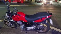 Motociclista fica ferido ao colidir contra carro no Centro de Cascavel