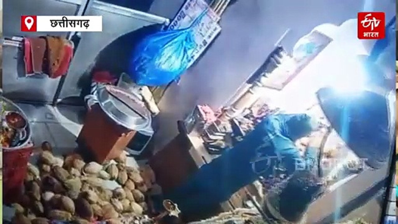दंतेश्वरी मंदिर में चोरी, चांदी और सोने के आभूषण ले उड़ा चोर, सीसीटीवी में दिखा चोर