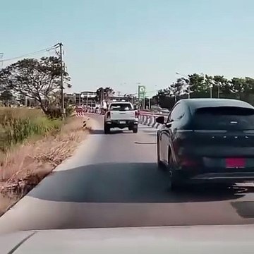 ใบขับขี่ได้มายังไง... ทางแบบนี้ยังจะแซงอีก