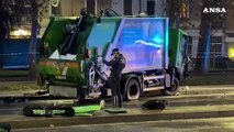 Schianto a Milano tra un camion dei rifiuti e due auto, c'e' una vittima