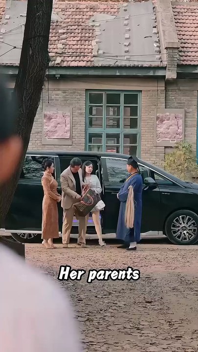 The fake heiress deceived the parents to frame the girl, but she became the richest man's heiress