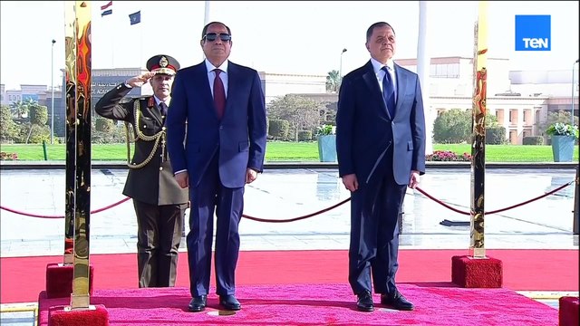الرئيس السيسي يضع أكاليل الزهور على النصب التذكاري لشهداء الشرطة