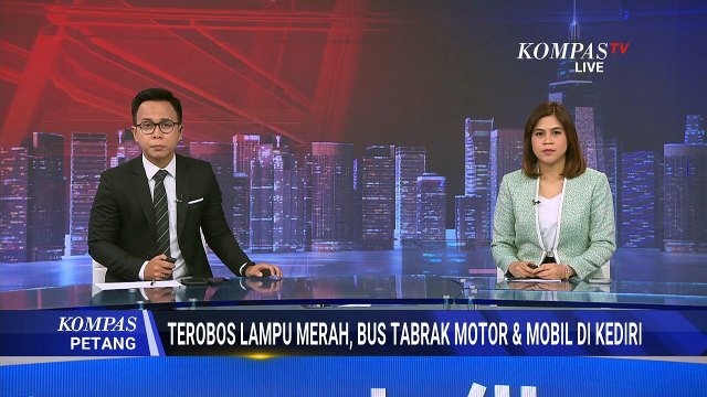 Nekat Terobos Lampu Merah, Bus Harapan Jaya Tabrak Sejumlah Motor dan Mobil di Kediri