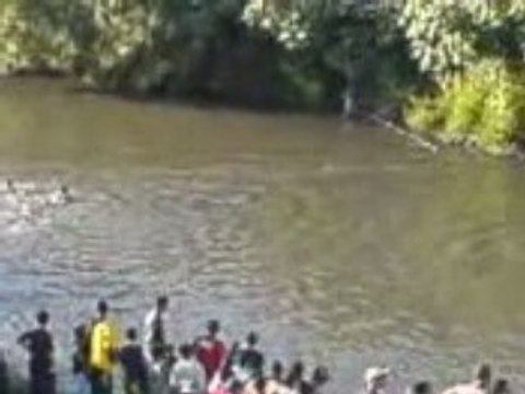 des nageurs harrachi fi oued al harrach