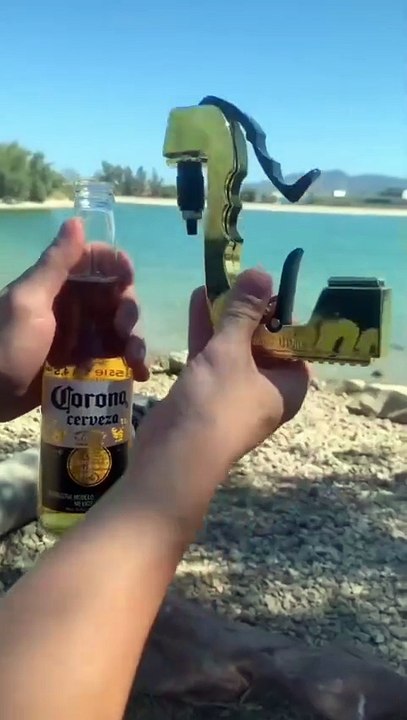 Champagne Gun Sprayer – Party-Ready Wine & Beer Spray Pistol