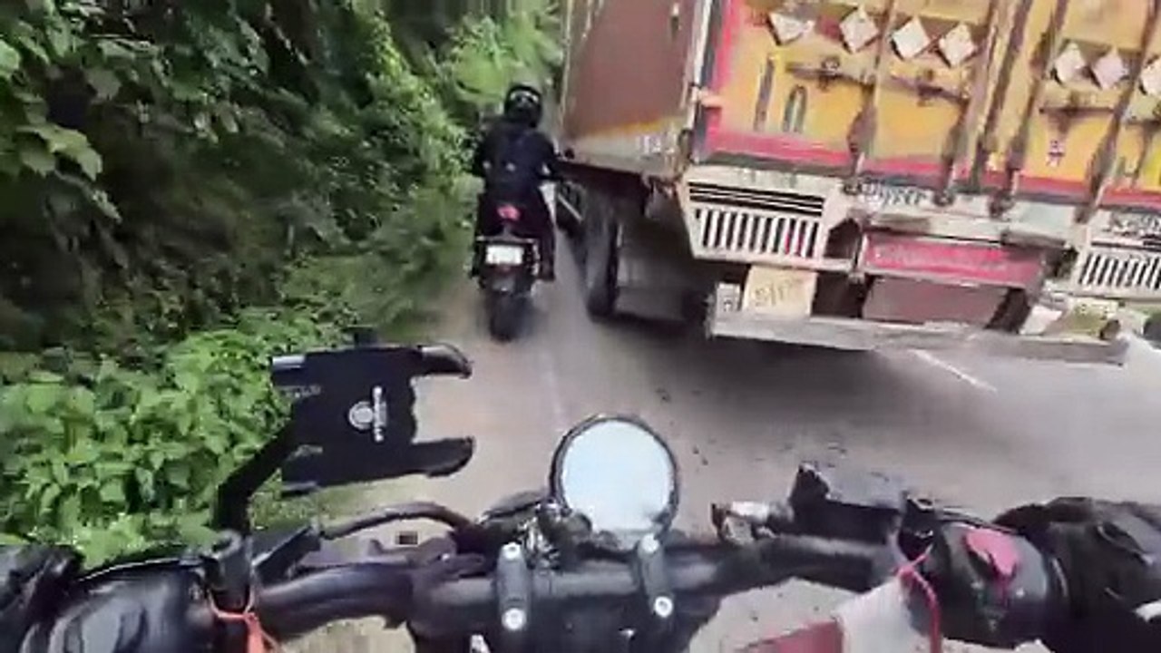 Pahaadon Mein Ek Sukoon Bhari Jagah 🗻🏍️ | Waterfall, River & Ride | Vlog 5 || GEAR TO GO