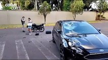 Acidente entre carro e moto deixa homem ferido em Toledo