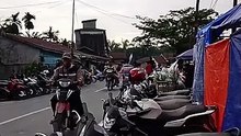 Parkiran motor di sepanjang jalan pasar Pekan Tua tertata rapi, sehingga tidak mengganggu pengguna jalan