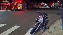 Motociclista fica ferido após colisão com carro no Centro de Cascavel