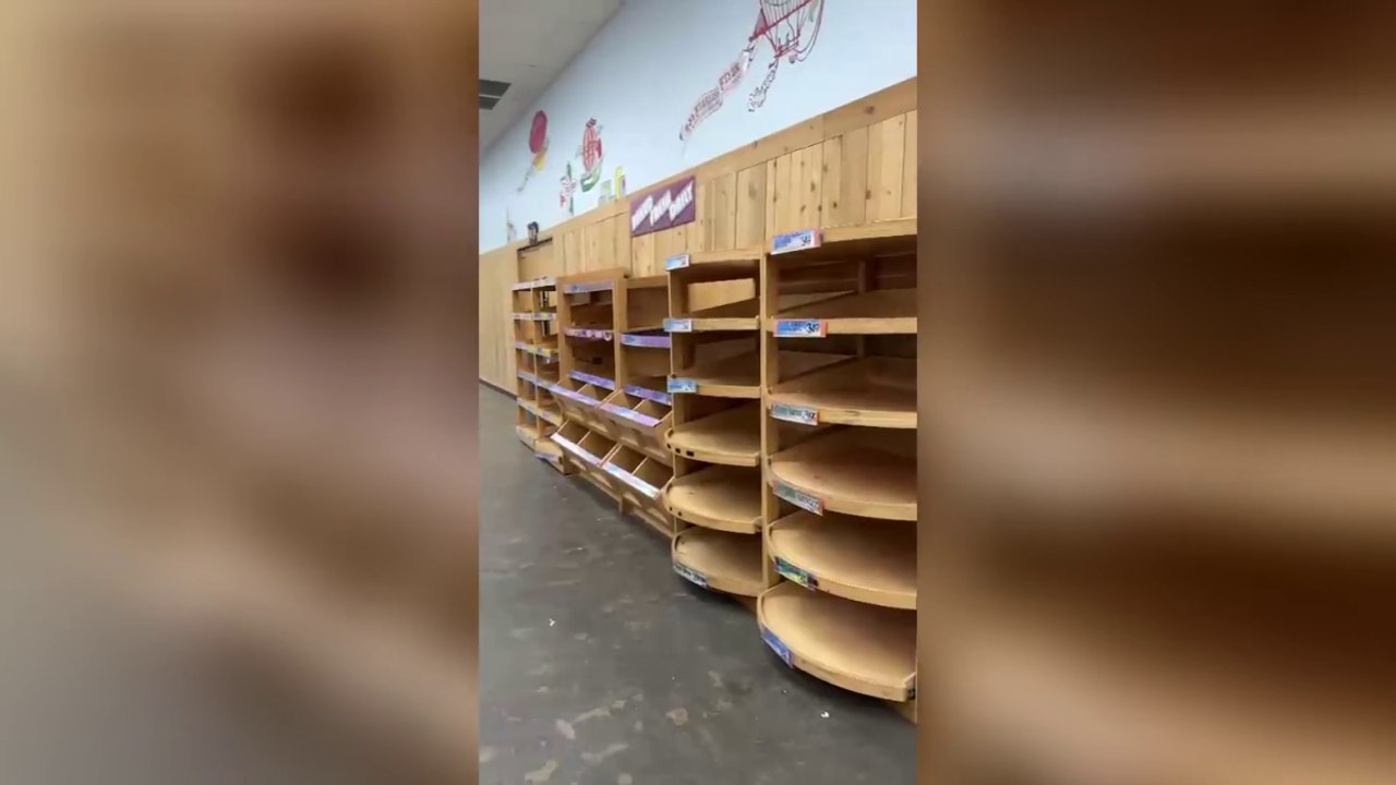 Supermercati svuotati a New York: i cittadini preparano le provviste con l’arrivo del gelo