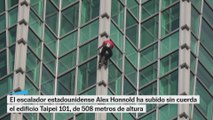 El escalador Alex Honnold alcanza la cima del edificio Taipei 101