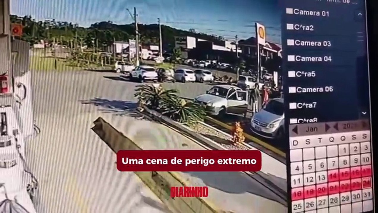 Atirador dá tiros em posto de gasolina