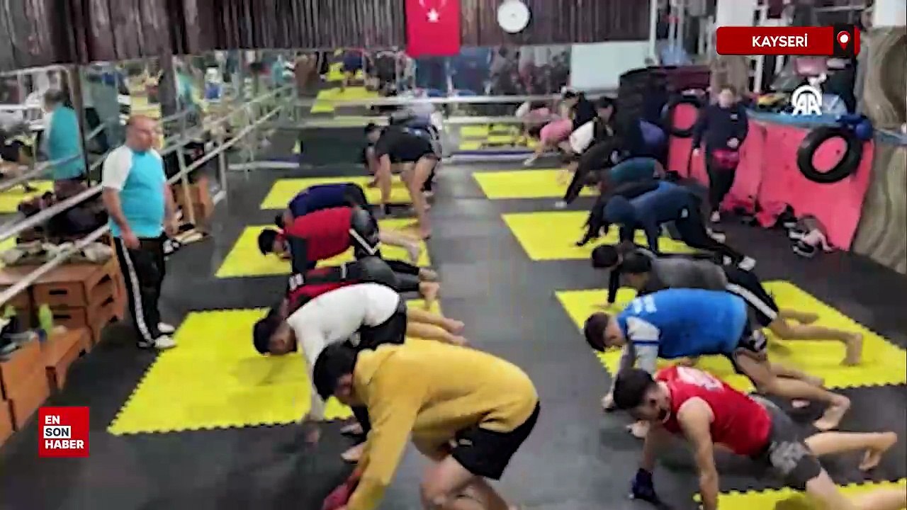 Kayseri'de milli antrenör Muay Thai ve Kick Boks ile şampiyonlar yetiştiriyor