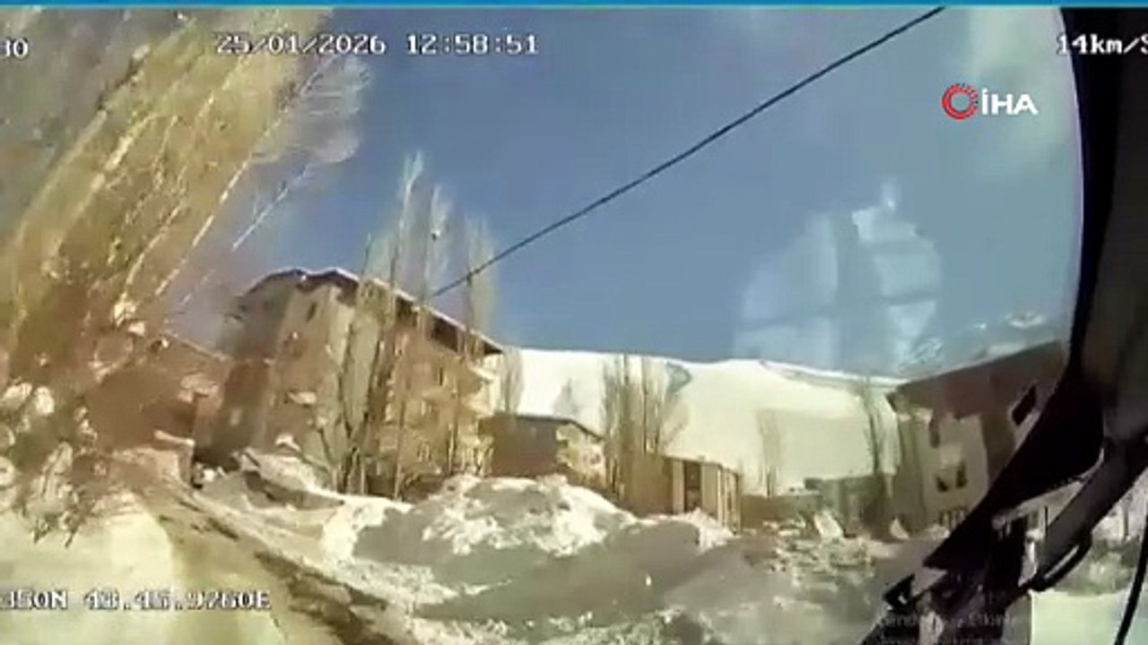 Kızakla kayarken otobüsün altına giren çocuk hayatını kaybetti