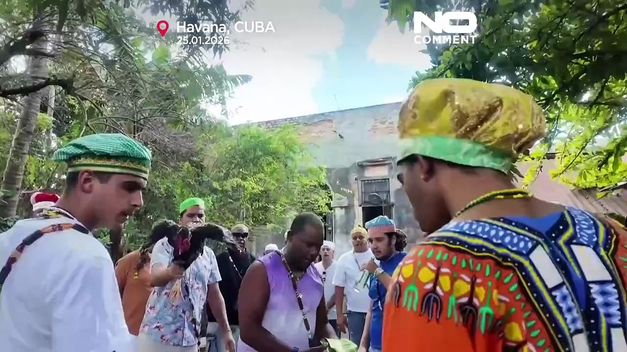 Los santeros cubanos hacen ofrendas y piden la paz en medio de la crisis