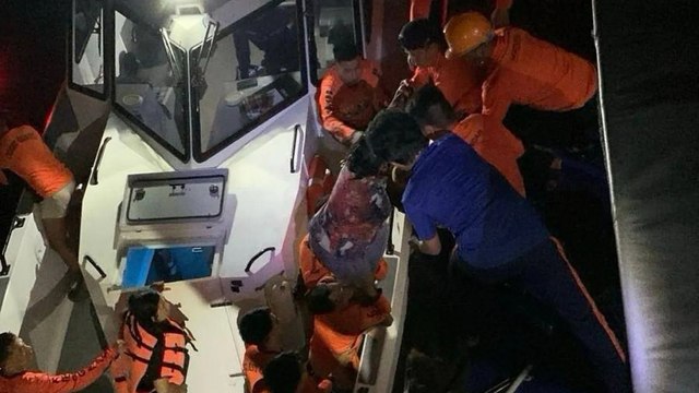 Traghetto con 359 persone a bordo affonda nelle Filippine: almeno 15 vittime