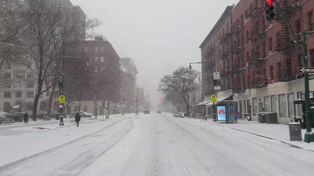 Snowfall in Washington DC and New York City: best footages