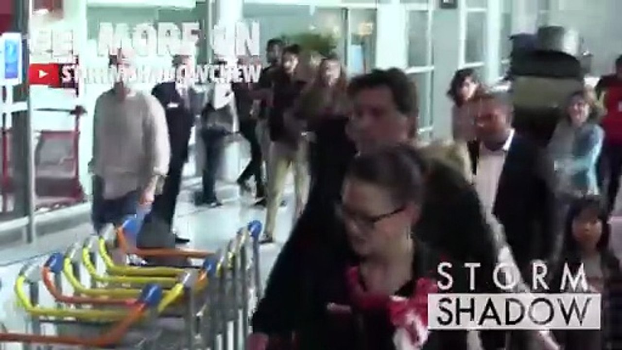 2016 – Johnny Hallyday – Stormshadows : Johnny, Laeticia, Jade et Joy arrivent à Paris