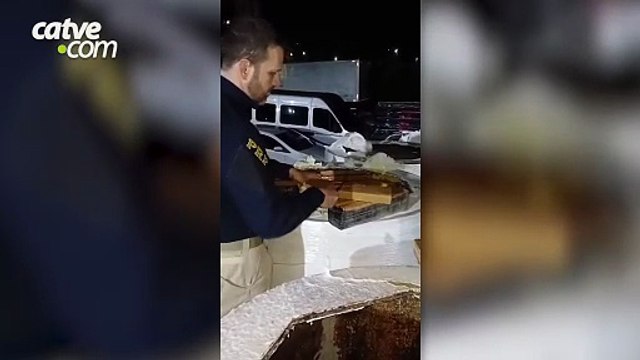Mais de 3,3 toneladas de maconha são apreendidas em meio a bobinas de celulose no Paraná