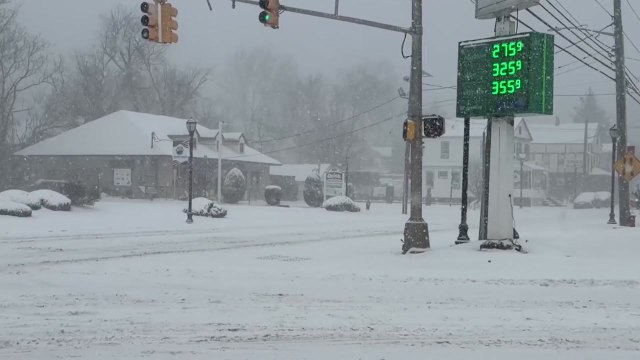 미국 겨울 폭풍에 100만 가구 정전...8명 이상 숨져 / YTN