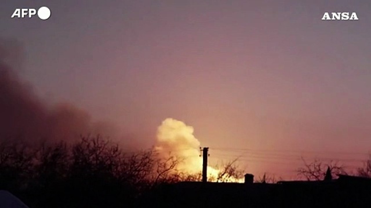 Pioggia di droni sull'Ucraina, le esplosioni a Lozova