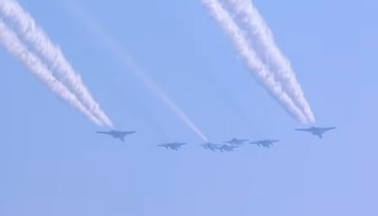 ‘Sindoor Formation’ Paints Delhi Sky as IAF Steals Show at Republic Day Parade